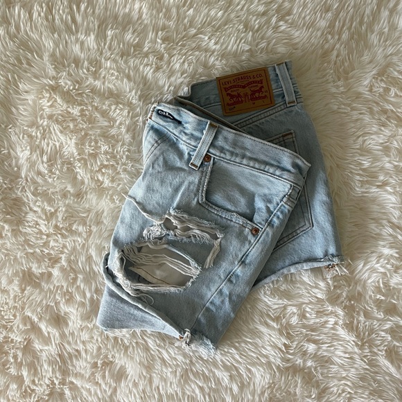 Levi’s 501 high rise jean shorts ✨ - Picture 4 of 9